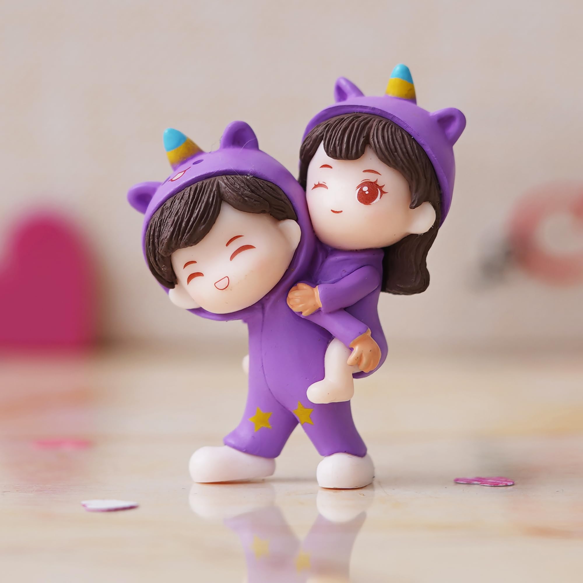eCraftIndia Valentine Gift for Girlfriend Boyfriend Purple Resin Miniature Cute Couple Statue Girl on Boy's Shoulder Showpiece Valentine Gift for Husband Wife Her Him | Valentines Day Decoration Item image 2