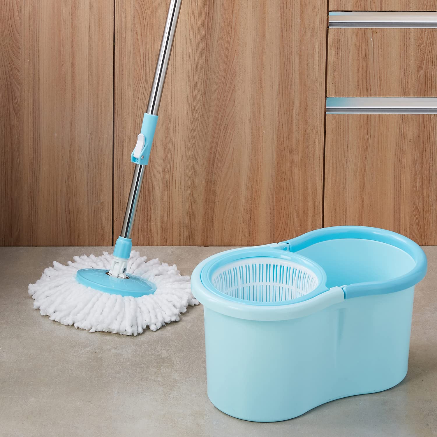 Amazon Brand - Presto! Spin Mop with Plastic Bucket Set, Blue image 3