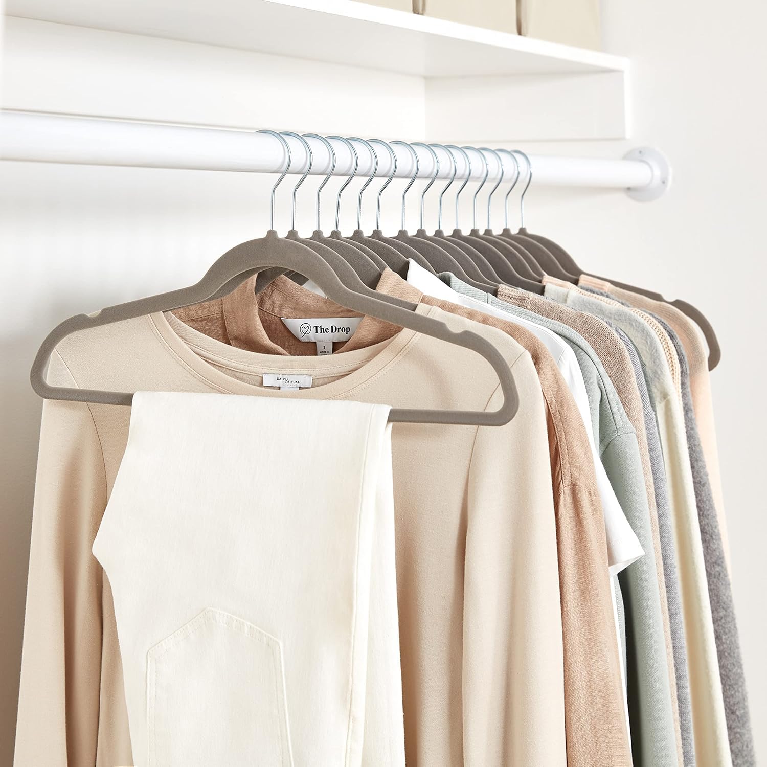 AmazonBasics Velvet Suit Hangers - 30-Pack, Grey image 4